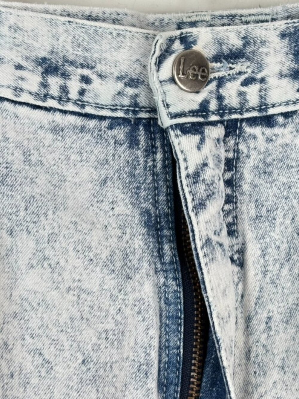 Vintage 90s Lee Mom Denim Shorts 27 Acid Wash High Rise Pleat Jorts Retro Grunge - Picture 3 of 10
